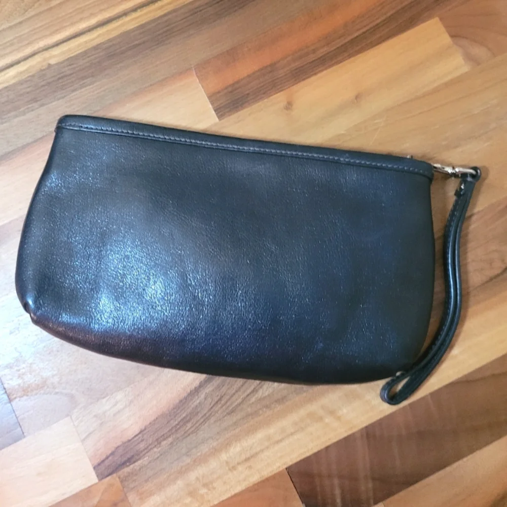 Coach Leather Clutch/Wristlet, Great Preloved Condition 💕